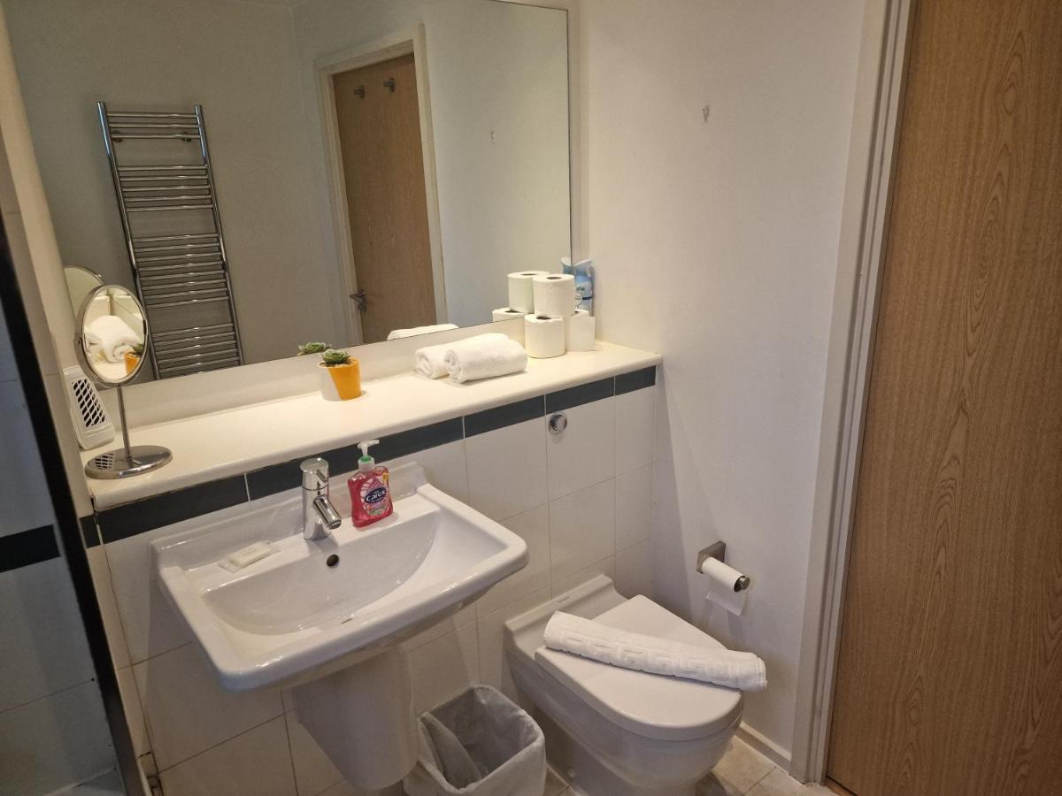 Immaculate 1-Bed Apartment In London Exteriör bild